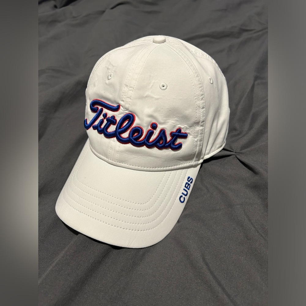 Chicago Cubs Men’s Titleist Adjustable Golf Hat White Red Blue